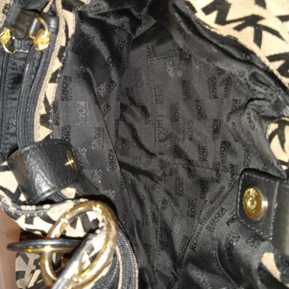 Micheal Kors Shoulder Bag - Picture 4 of 8